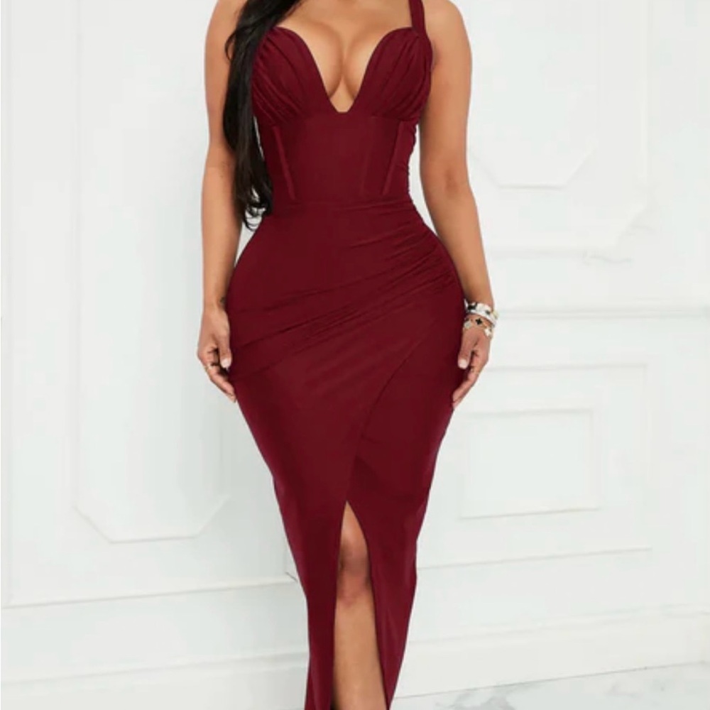 Elegant Burgundy Evening Dress